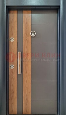 Коричневая входная дверь c МДФ панелью ЧД-01 в частный дом в Курске