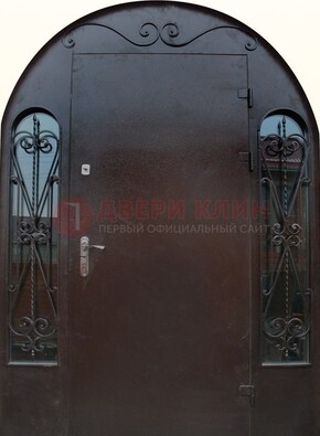 Арочная дверь со стеклом и ковкой ДА-16 под старину в Курске