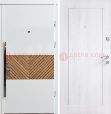 Белая железная дверь МДФ горизонтальной вставкой ДМ-265 в Курске