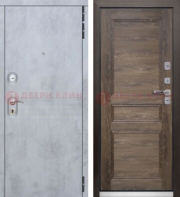 Серая металлическая дверь с МДФ коричневого цвета ДМ-304 в Волгограде