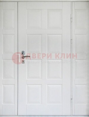 Белая входная дверь для коттеджа с МДФ ДМ-536 в Курске
