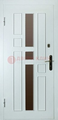 Белая стальная дверь с МДФ и декоративными вставками ДМ-62 в Курске