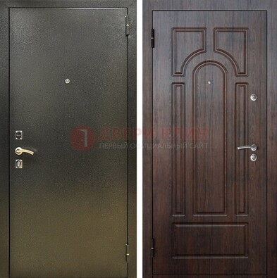 Железная темно-серая дверь с порошковым напылением и МДФ Тисненый орех ДП-275 в Курске