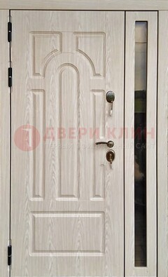 Белая металлическая дверь со стеклом ДС-68 в Курске