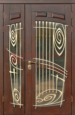 Коричневая железная дверь с большим стеклом и ковкой ДСК-203 в Курске