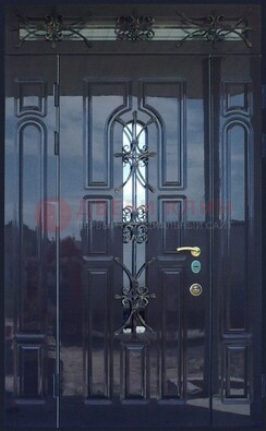 Глянцевая полуторная дверь Винорит стекло и ковка ДСК-275 в Курске