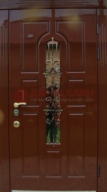 Красивая металлическая дверь со стеклом и ковкой ДСК-33 в Курске