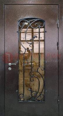 Металлическая дверь со стеклом и ковкой ДСК-95 для магазина в Курске