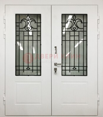 Белая двухстворчатая уличная дверь Винорит со стеклом ДСТ-4 в Курске