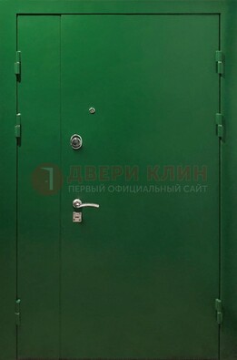 Зеленая распашная тамбурная дверь Порошок ДТМ-47 в Курске