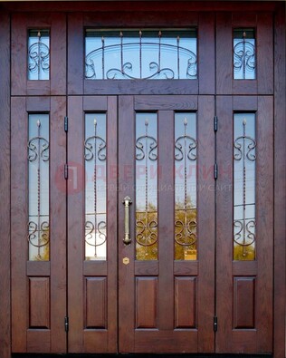 Коричневая парадная дверь с виноритом и ковкой ДВТ-168 в Курске